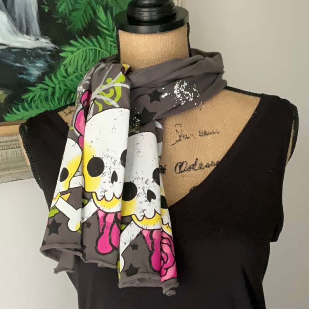 Skull & Roses Scarf